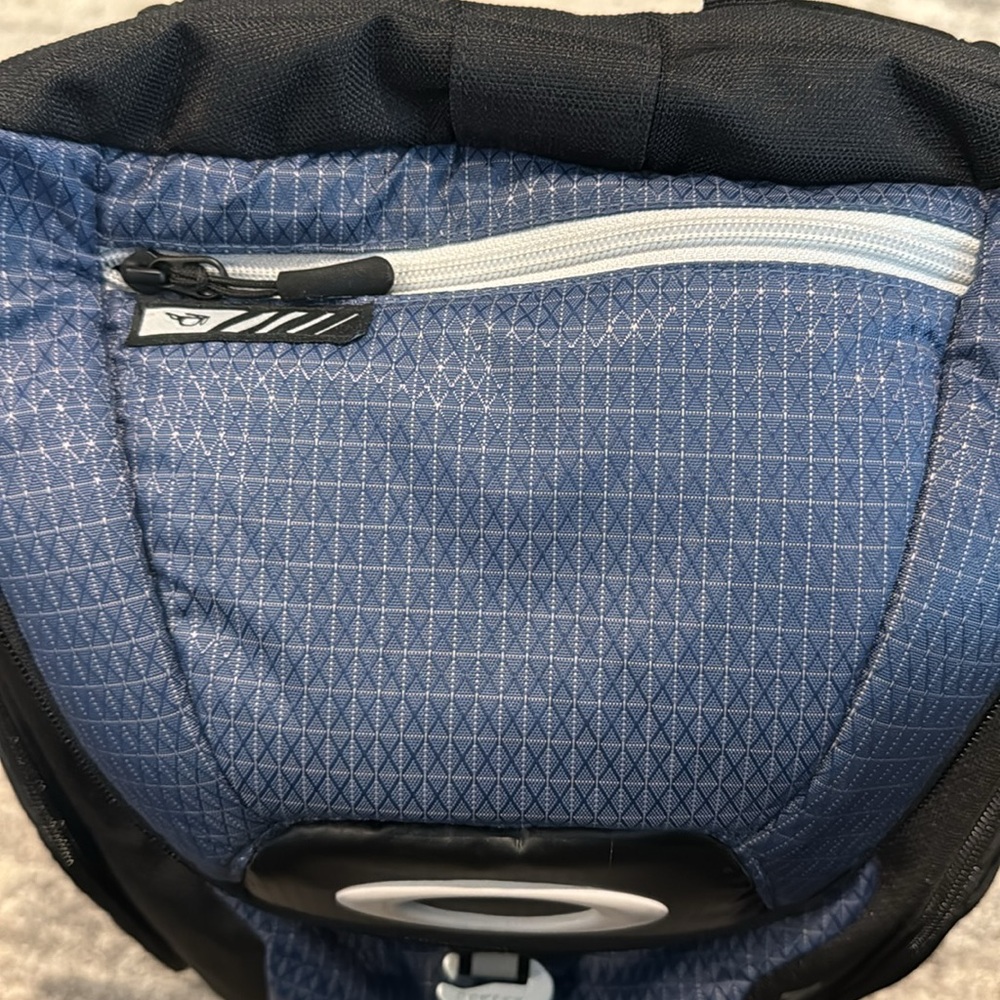 Oakley Link Pack Backpack - image 2